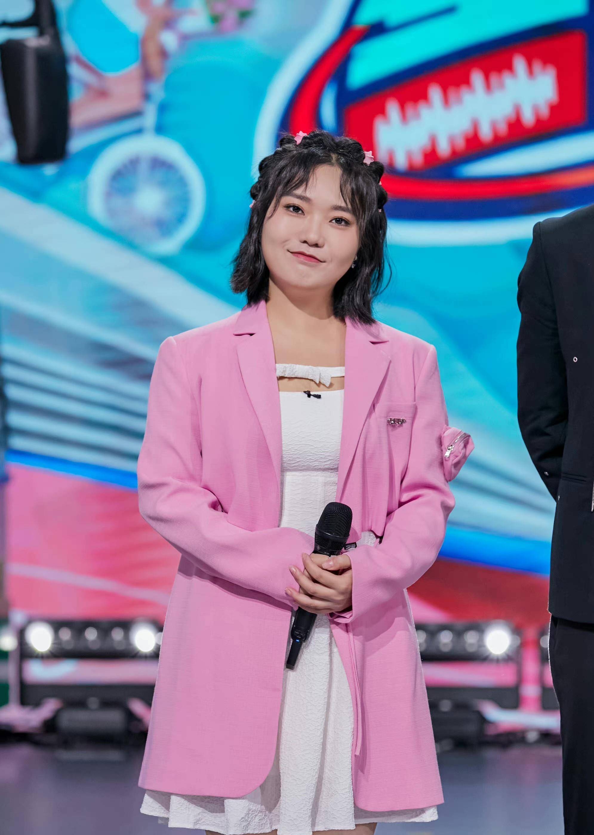 李雪琴的美丽变形记!从充满喜感的长相到时尚大片的酷感女主