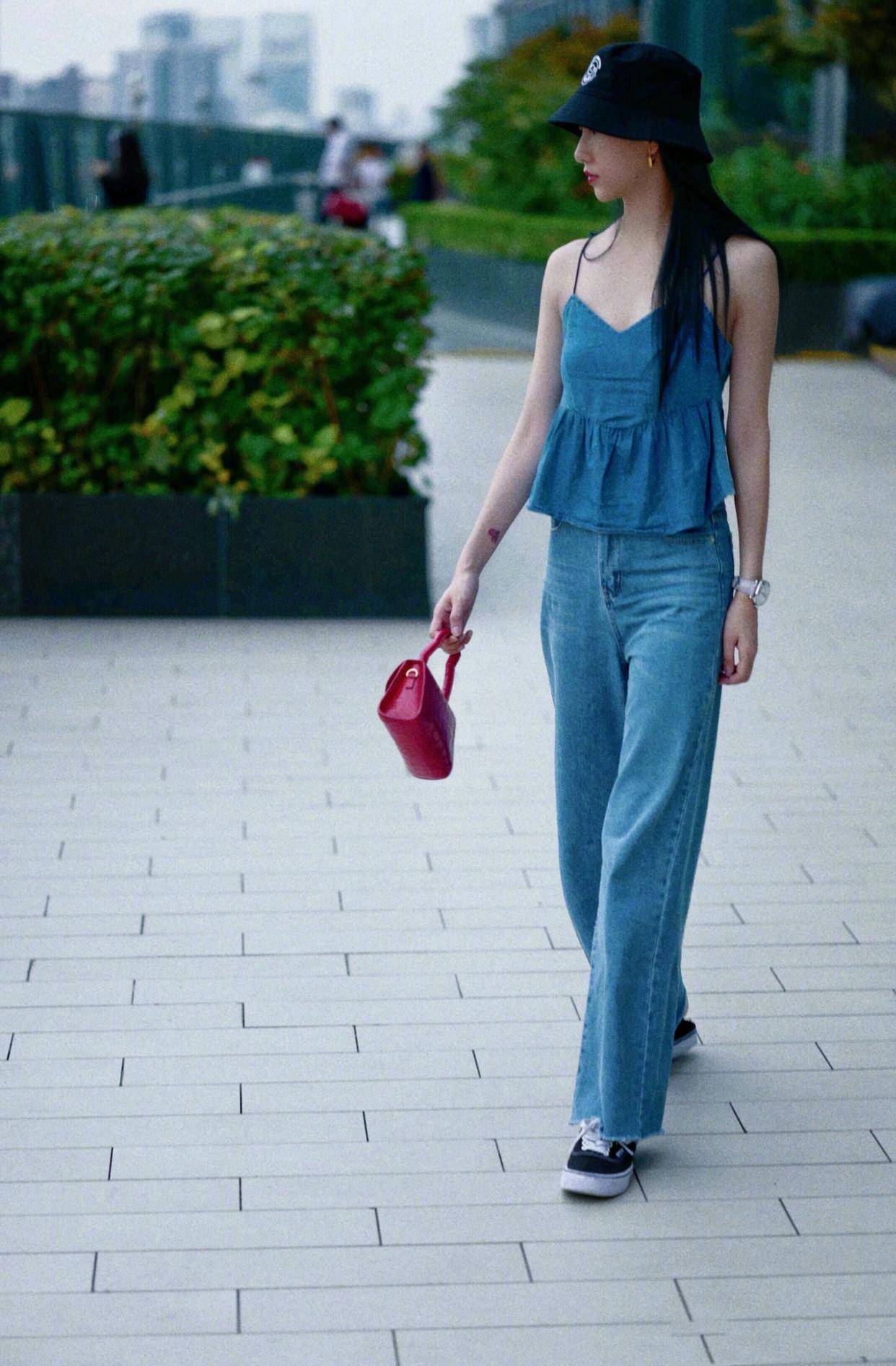 弦子穿裹胸裙大秀好身材,s身形惹人羡,不愧是时尚辣妈_女性_衬衫_设计