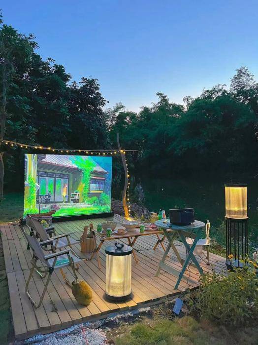 野外露营投影仪哪款好?这两款款投影仪性价比最高!_观影_游戏_亮度