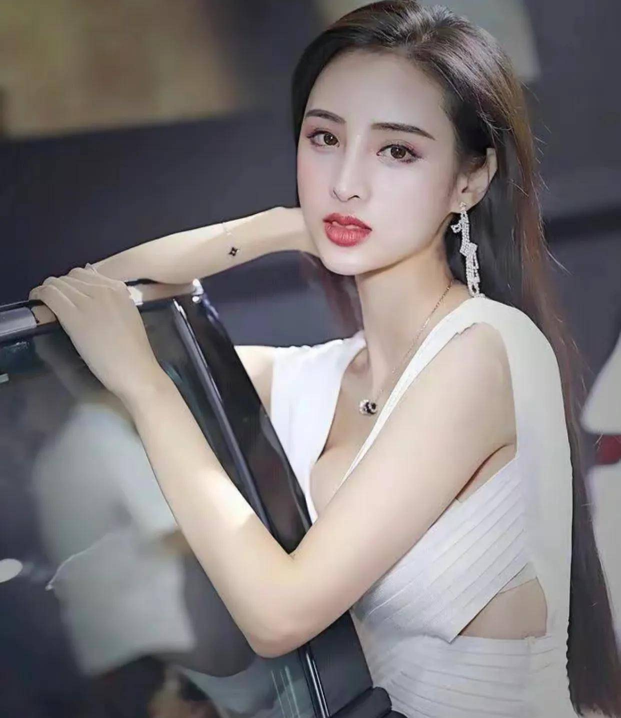 "中国第一美腿车模"吴春怡,一个被模特事业耽误的高材研究生_身材