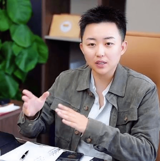 叶海洋,她不要男人,只要孩子,虽然特立独行,但还是有一定的时代背景的