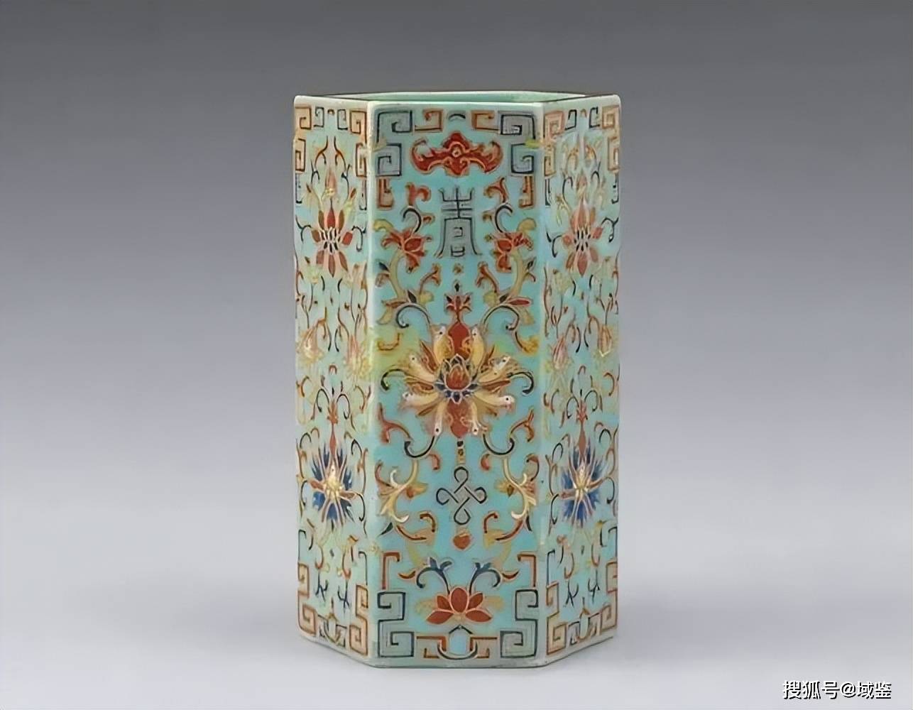 古人的"笔筒"到底有多贵?百万成交刷新你的认知!_人物_青花_乾隆