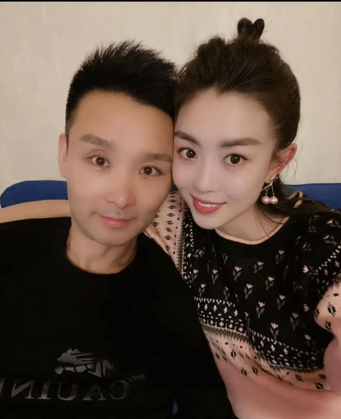 47岁歌手刘和刚北京小院进贼,偷走窖藏百瓶30年老酒…_展扬_小偷_妻子