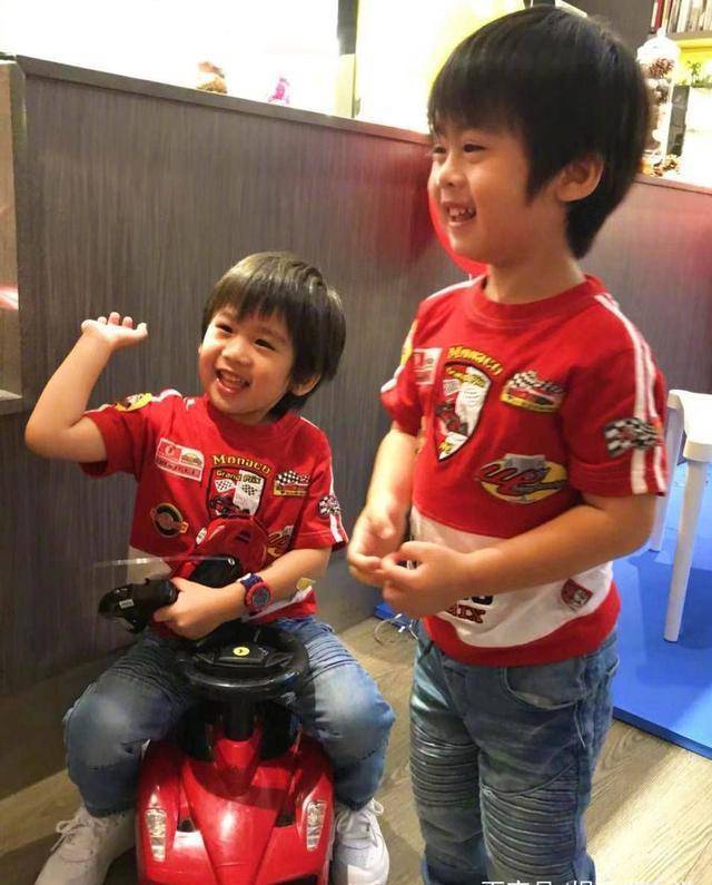 jenson和kyson才3岁就颜值逆天,不老男神林志颖后继有人了_陈若仪
