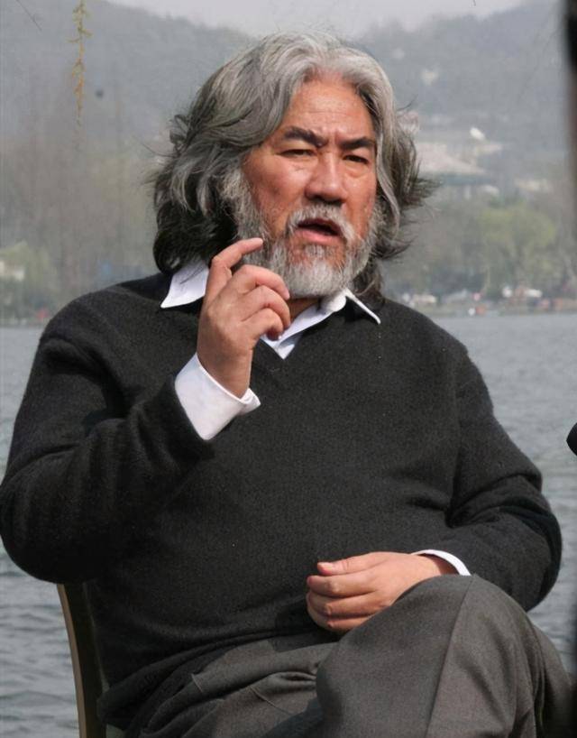 2000年,遭张纪中换角,称"耍大牌"后跌下神坛的邵兵,现状如何_时候