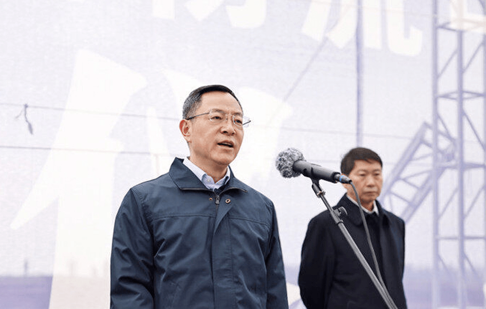 省委常委,曲靖市委书记李石松出席开工仪式并宣布项目开工.