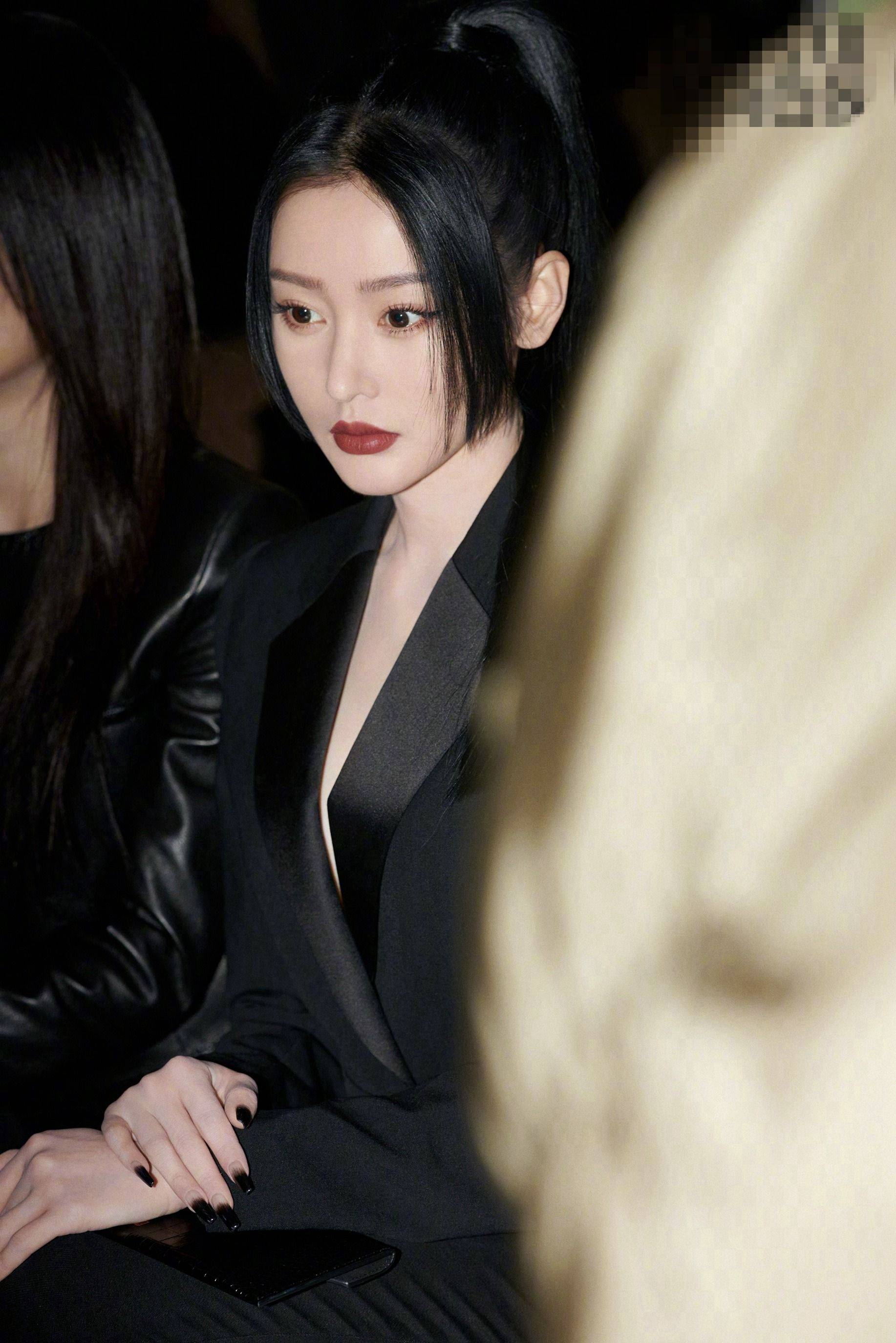 张天爱黑色职业装优雅写真_身材_网友_支持