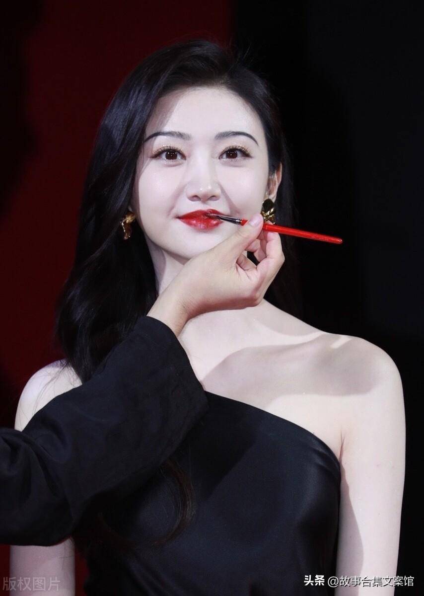 景甜人间富贵花,黑色抹胸长裙,尽显端庄优雅,举止大方_活动_旗袍_显得