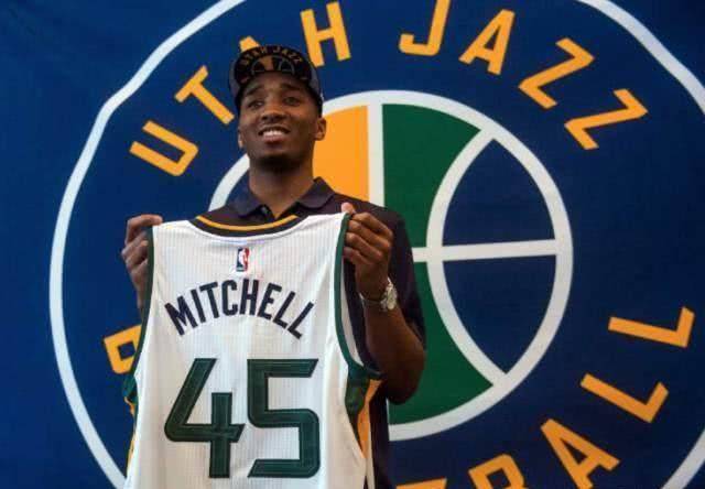 黄蜂交易科比,而此队为留cba名宿把米切尔交易,如今成nba大笑柄_掘金