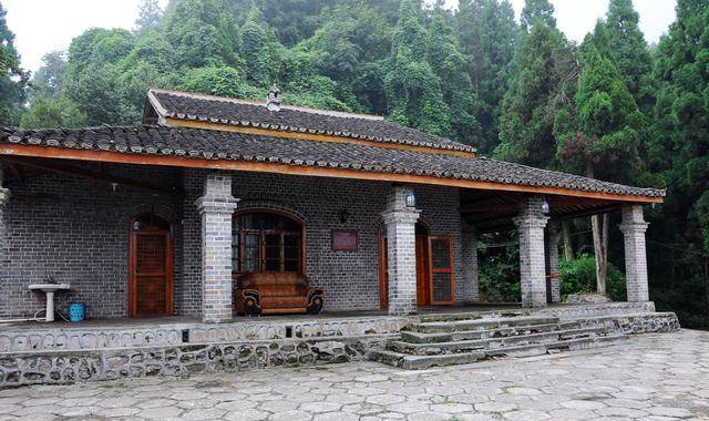 湖北被忽略的一处公园,面朝襄阳古城,是国家森林公园