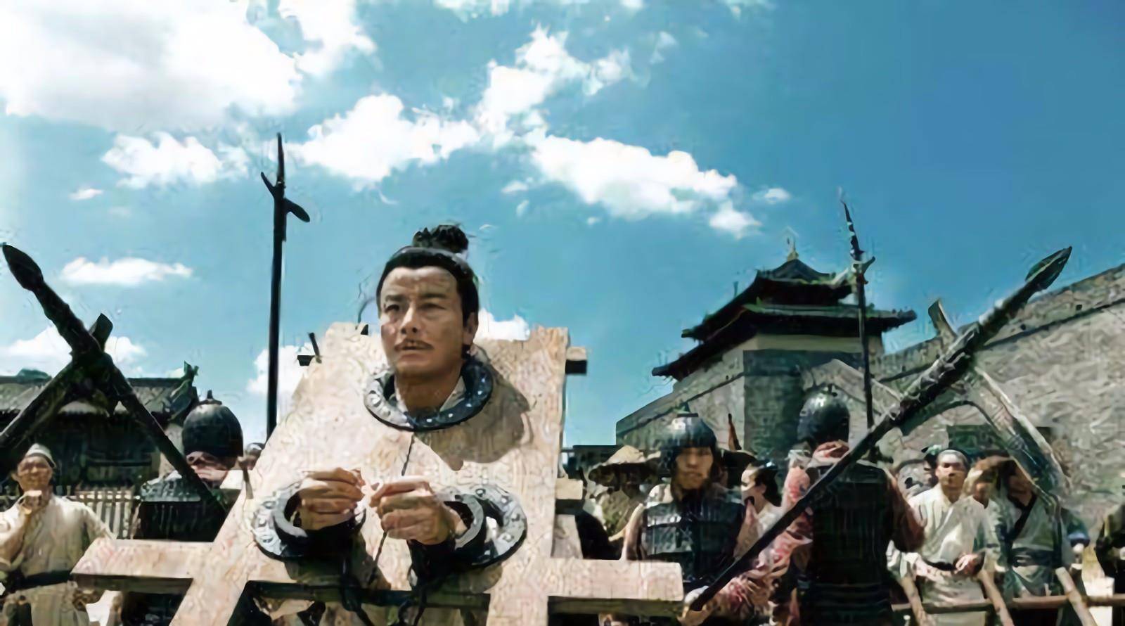 最重,人的影子最短的时间,在这个时间点执行,相较于夜黑风高的夜晚,更