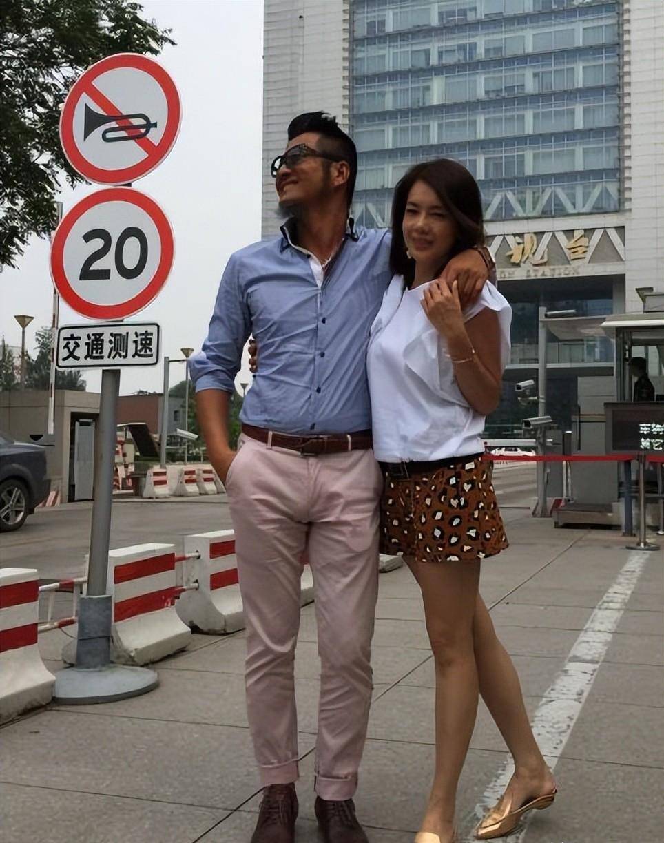 而本身就是"小三"上位的林美贞,没想到自己会遇见"小四"骆莉娜,身为