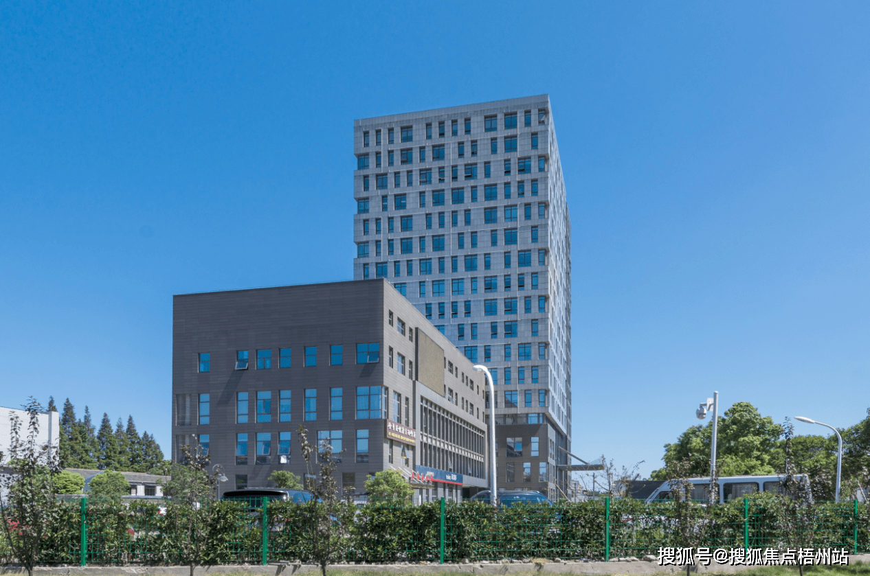 环球大厦位于上海嘉定区南翔裕丰路,交通非常方便,便捷,地铁11号线都