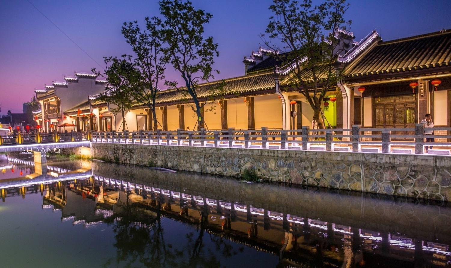 老街繁荣的新古镇,已成为当地市民和周边游客最喜爱的旅游景点之一