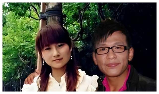 宋小宝:成名后抛弃原配,转身娶貌美粉丝,前妻活得比他还精彩_霍小红