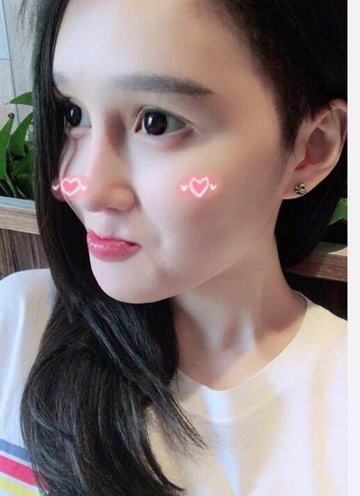赵本山女儿小时候近照曝光，方脸大眼呆萌，十年变化天壤之别！