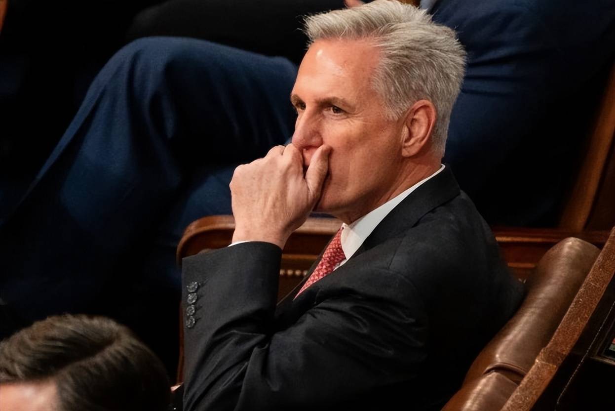 泽连斯基遭遇一个不祥信号,麦卡锡态度很强硬,美国援助出现松动_基辅