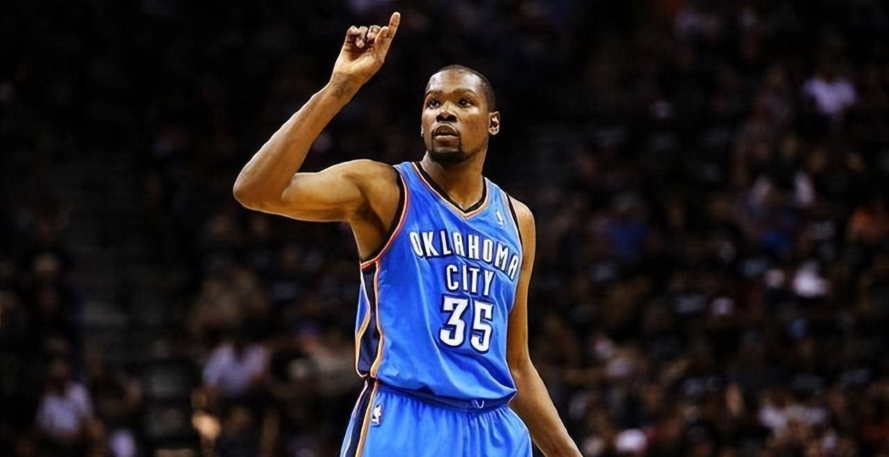 雷霆是杜兰特效力的第一支球队,前身是超音速,叫超音速的时候杜兰特