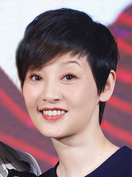 徐帆参加同学聚会,与男同学感情深互相搂抱,全场气氛欢乐_冯小刚_话剧