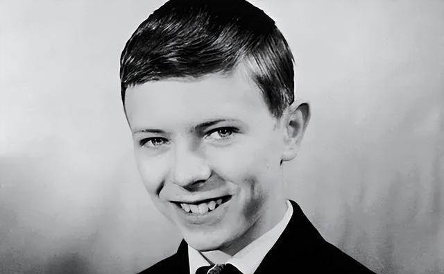 大卫鲍伊:异瞳摇滚巨星,美到雌雄莫辨,与黑人超模上演生死恋_伊曼