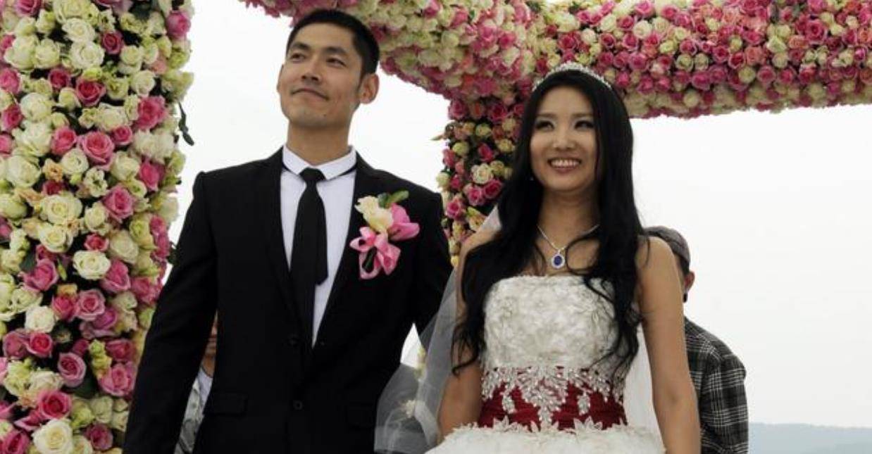 2011年cba全明星赛上,张庆鹏在聚光灯下向贺子淇求婚.