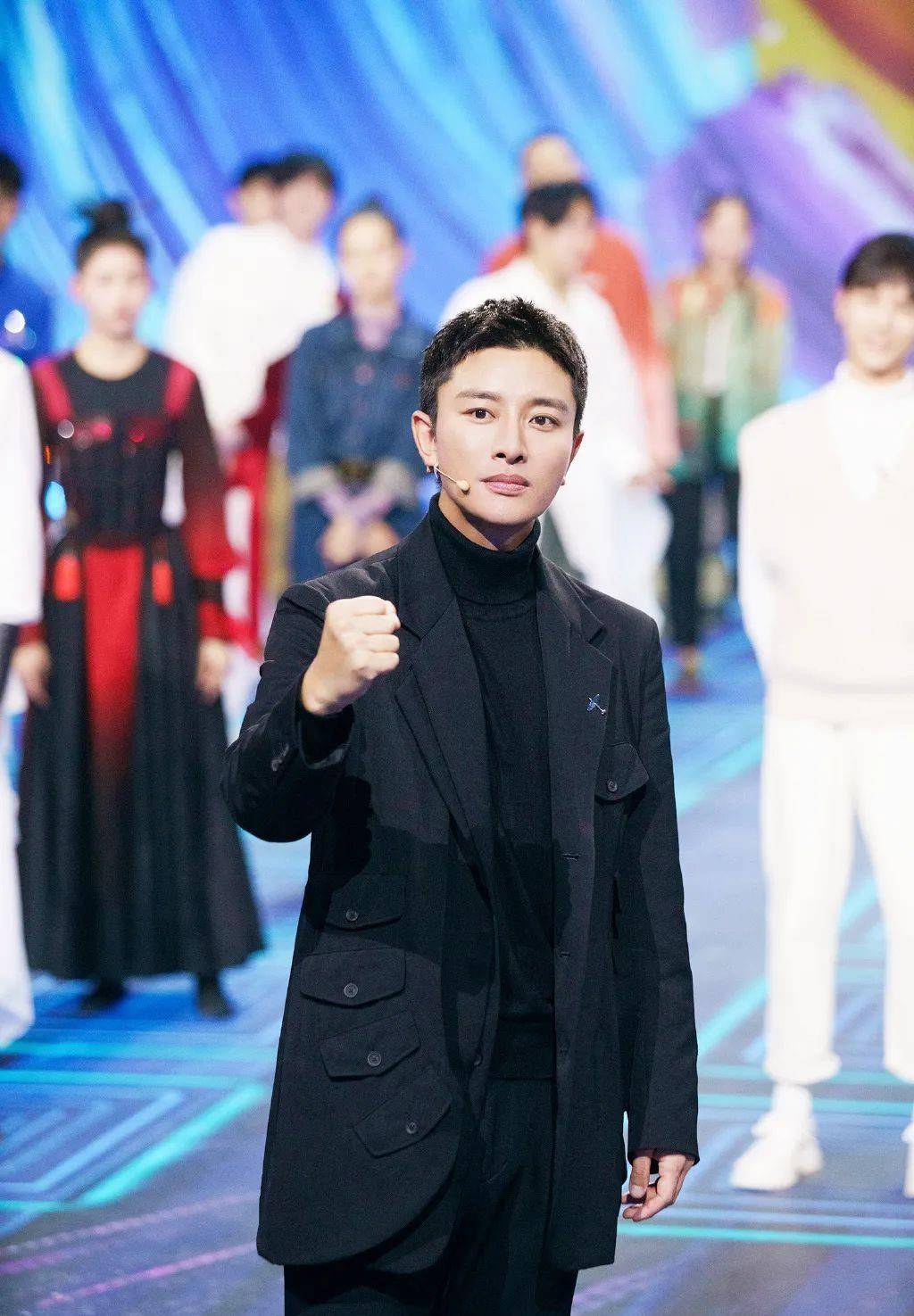 贾乃亮变身时尚达人,飞行夹克 渔夫帽青春文艺,原来他这么会穿_造型