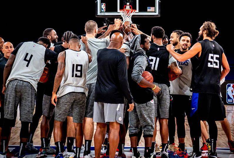 nba复赛揭幕,洛杉矶两队集体下跪,詹姆斯再次缅怀科比_戈贝尔_比赛