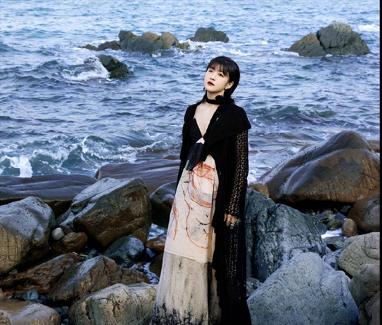 陈梦写真照大片感十足,球迷:赛场上的王者赛场外女神_短发_照片_一身