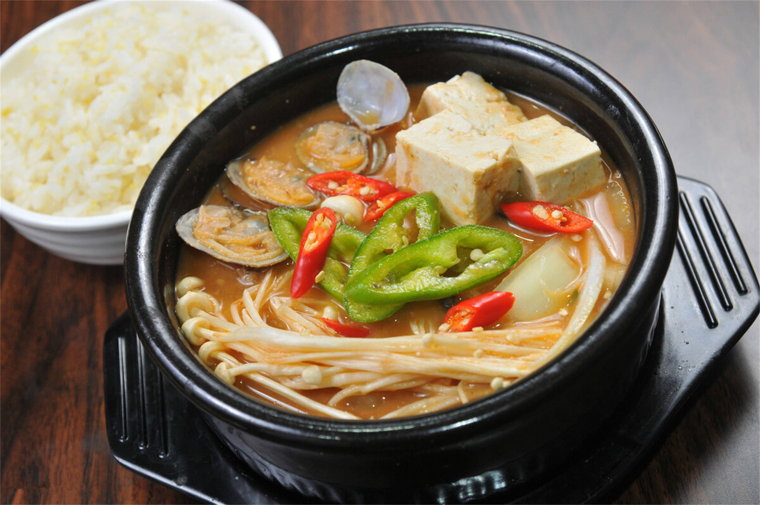 大酱汤对于朝鲜族人来说是天生刻写在基因里的食物,无论是早上,还是