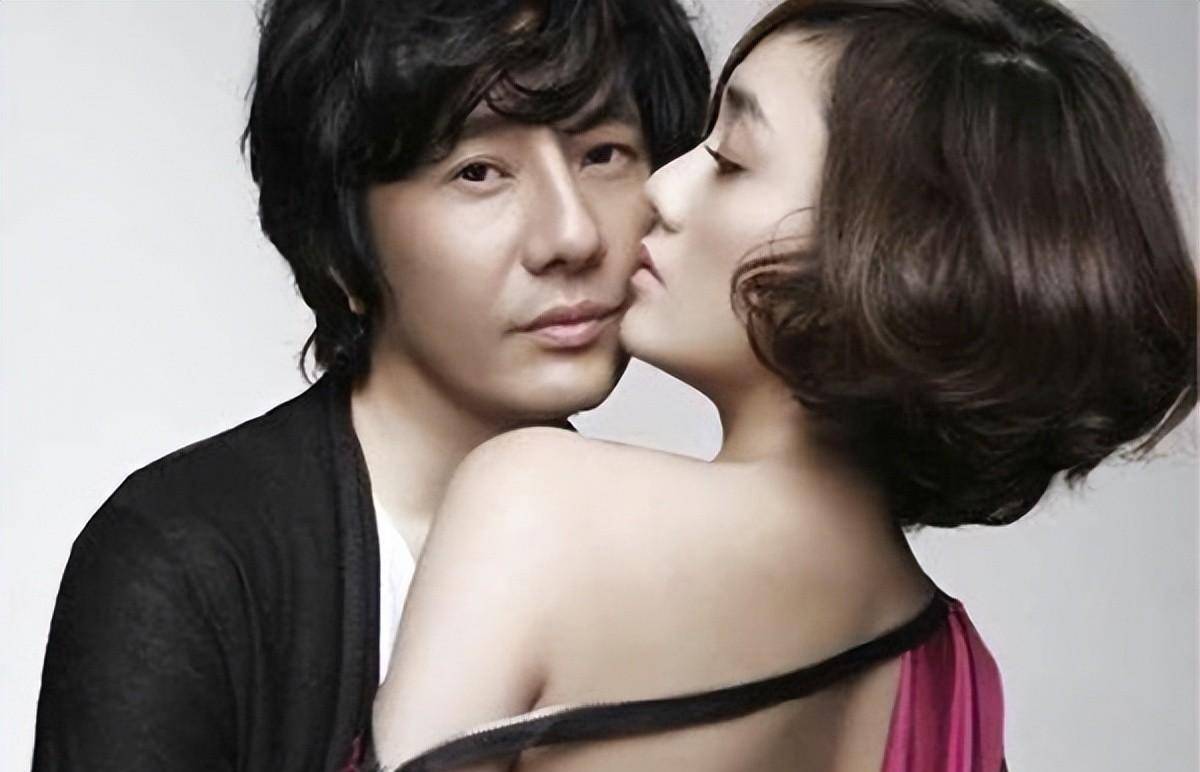 郑钧:曾经女友无数,离异后娶小15岁娇妻刘芸,如今两人疑似离婚_孙锋