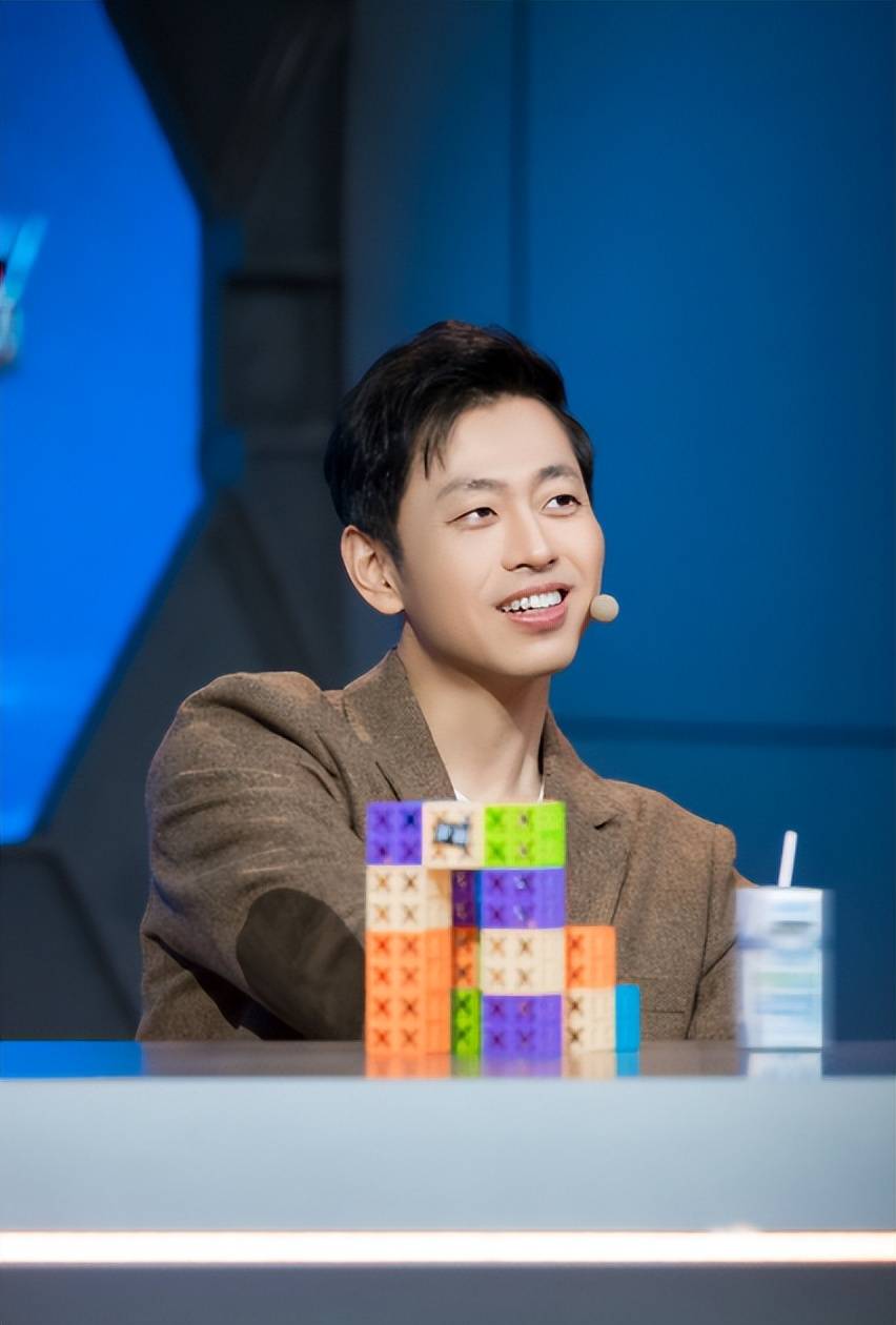 42岁清华男神帅爆,20年不上班,住顶级豪宅,他就是智性恋巅峰吧_水哥