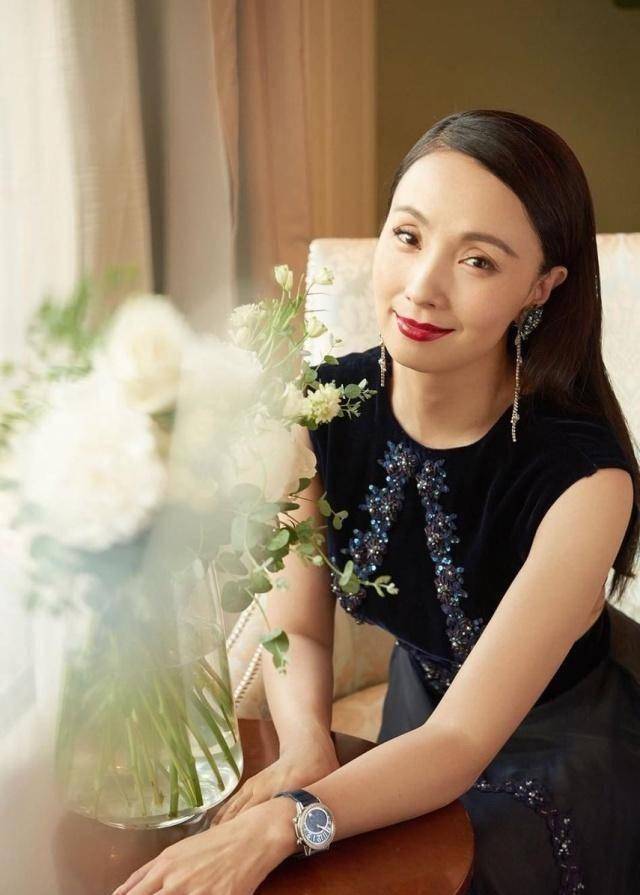 她曾多次拒绝富豪追求,走红后嫁小演员,今丈夫成导演将她当做宝_陶虹