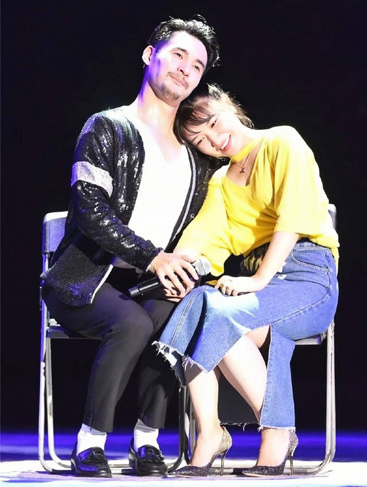 喜剧演员文松成名后娶了自己美女搭档刘美钰,先结婚后培养感情_文松一