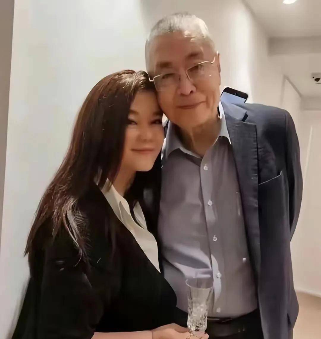 刘诗昆:76岁三婚娶小37岁娇妻,81岁再当爹,雇6个保姆成女儿奴_盖燕