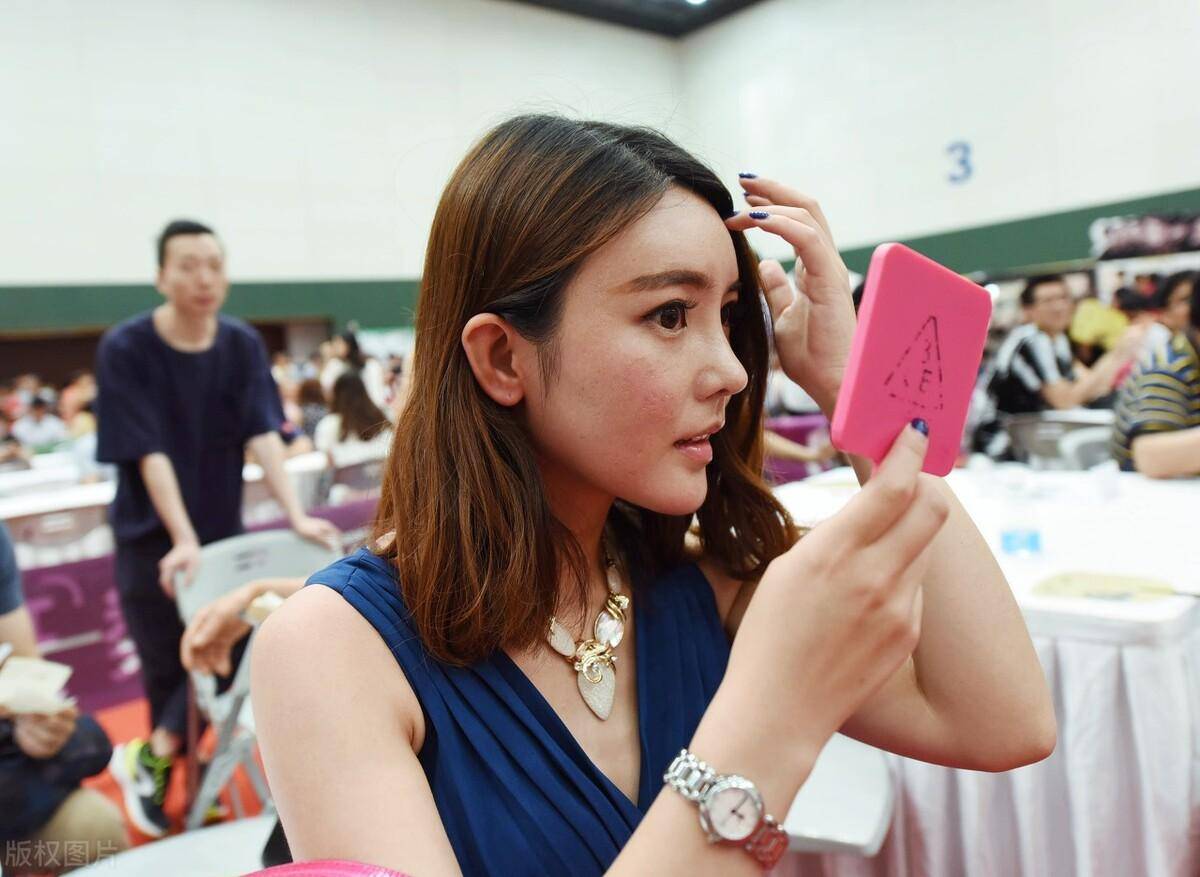 颜值即正义的年代她长得还那么漂亮,这小妮子一下子就被捧上神坛_王