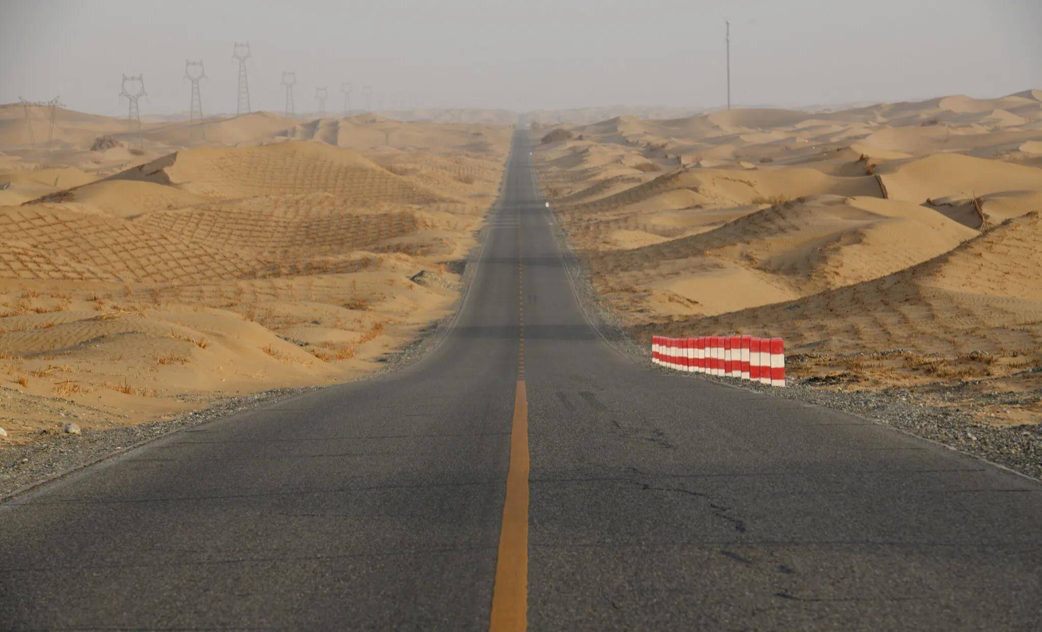 沙漠公路起点终点图片