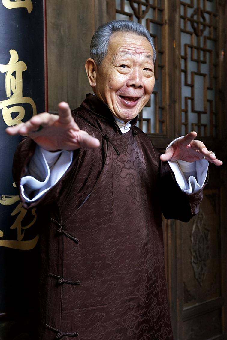 僵尸女相恋15年成龙洪金宝抬棺材!_巫马_吴耀明_张彻