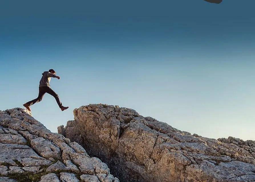 "社会透明度","每日新闻报"等栏目主持人,2010年还获综合中国播音主持