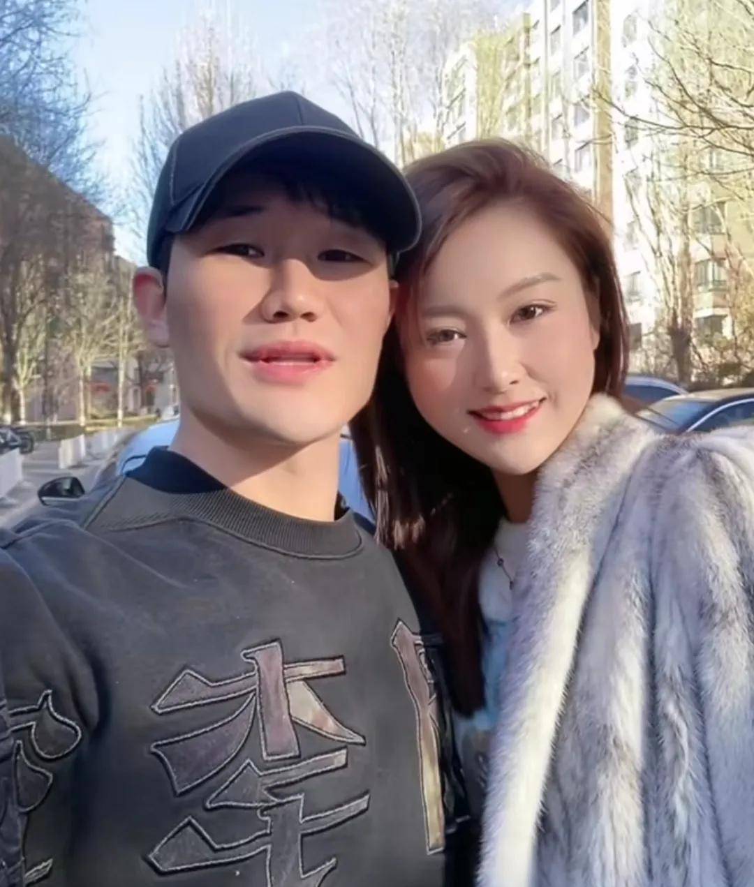 演员谢孟伟解甲归田,带老婆孩子连夜赶回农村,妻子偷偷溜回城里