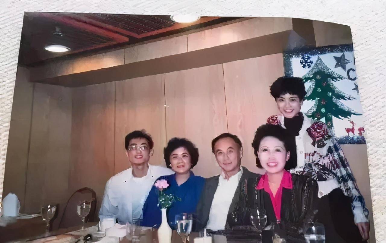 王菲爸爸:缺席女儿成长被怨恨,悲剧婚姻成女儿两婚两离的主因_王佑林