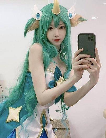 "天价陪玩"咬米素颜照曝光,看她生图下的颜值:这是降价原因?