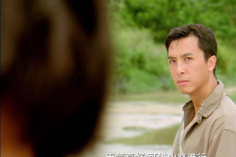 《战狼传说》是甄子丹在1997年自导自演的一部处女作品,据说拍摄这部