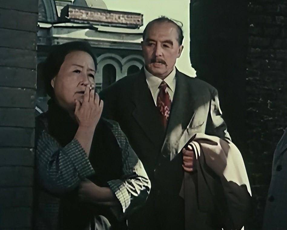 小时候看过的老电影(64):《黑三角》_影片_女特务_老太太