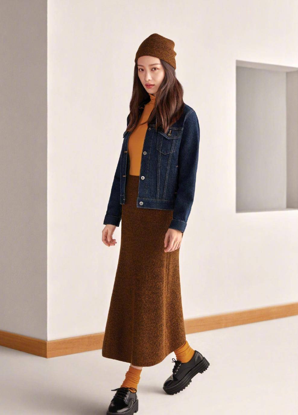 据优衣库的一位代言人说,倪妮的日系服装也很不错.