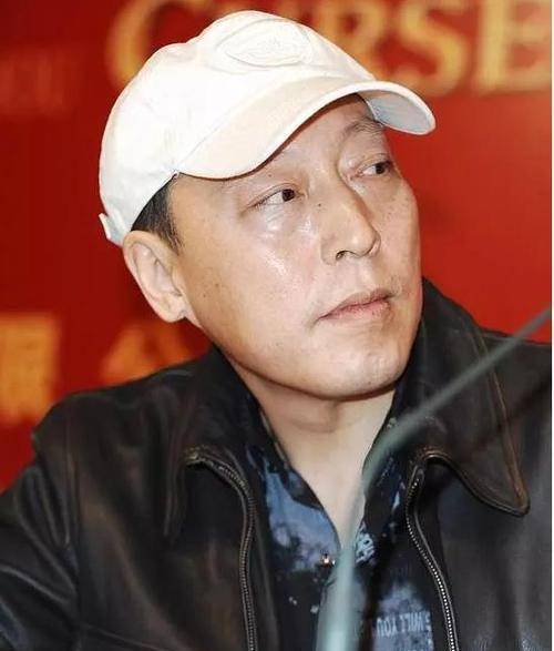 其中一段苏大强一直在吵着要买新房子就因为吴菲要卖掉老房子在买新房