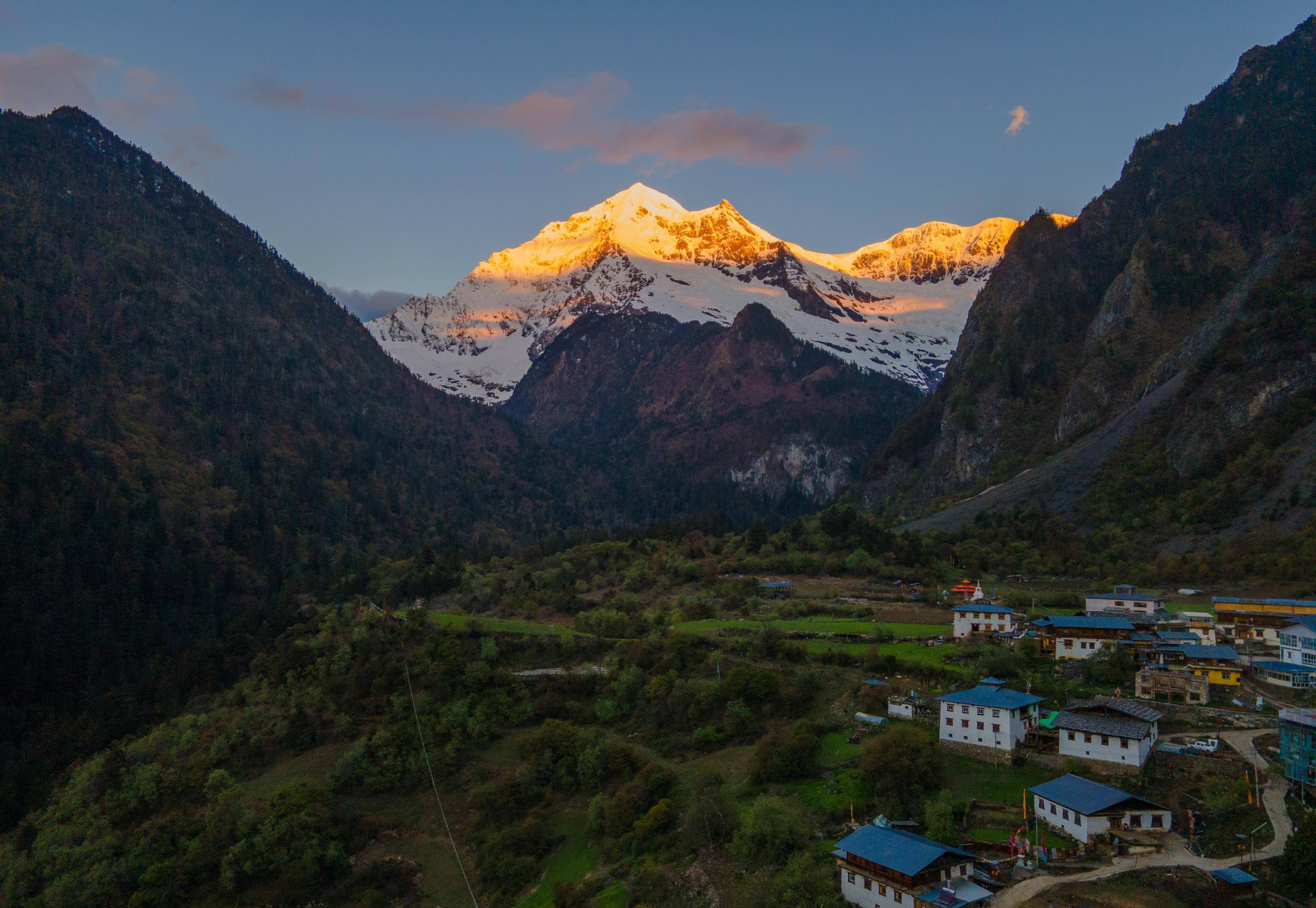 梅里雪山旅游攻略:自驾游和直飞,为何说90%的人都白去一场?