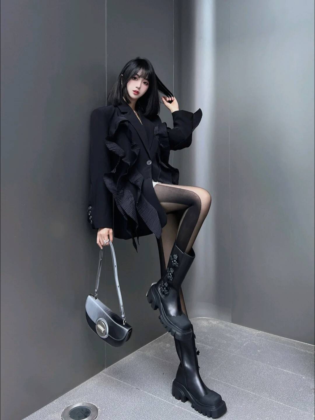 春季时尚个性外套,时尚外套御姐风,黑丝长靴显腿长#大长腿