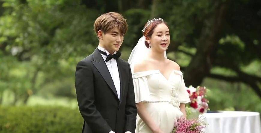 因为韩国女演员咸素媛比陈华大18岁,这段婚姻一开始并不被看好.