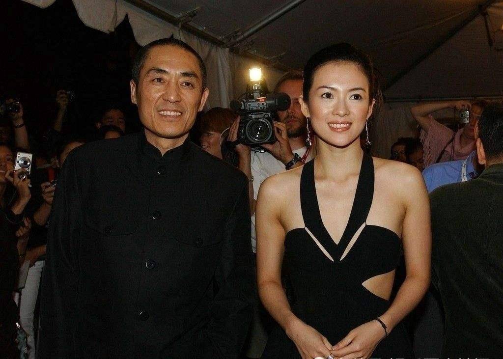 "谋女郎"关晓彤出席威尼斯电影节大赞张艺谋是个温柔的人_合作_妹子