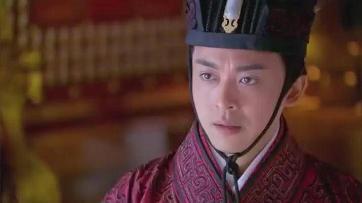 邓凤接受贿赂,事情被披露出来之后,邓骘便将妻子和儿子全部剃光头发